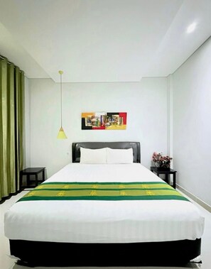 Deluxe Double Room, Ocean View | Desk, laptop workspace, free WiFi