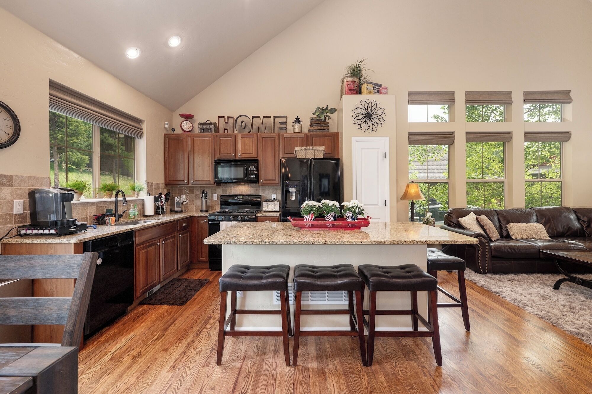 Kylskåp, mikrovågsugn, ugn och spishäll