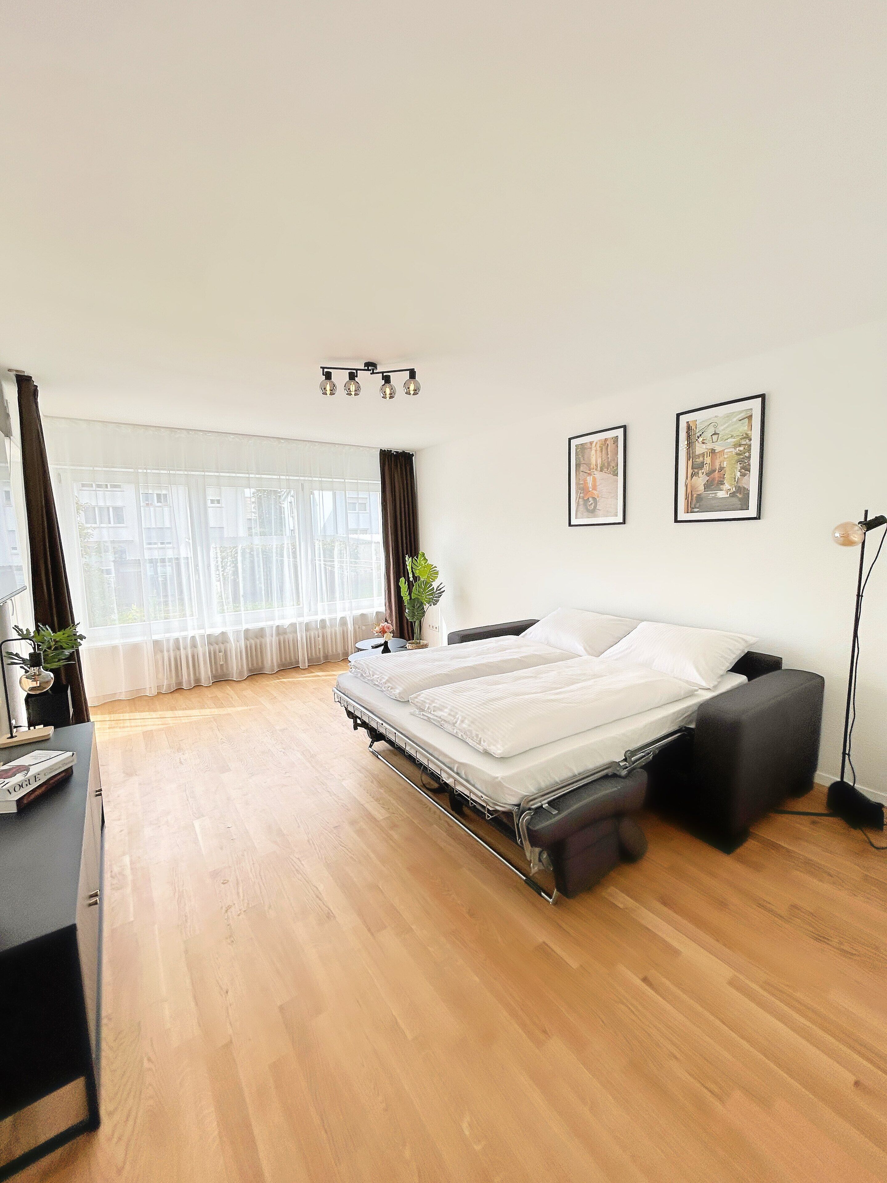 3 bedrooms, iron/ironing board, internet, bed sheets