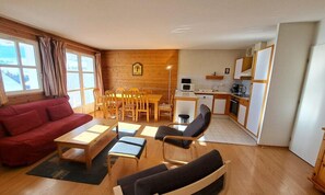 Living area - Apartment in Flaine With Sauna & Ski Access (Araches-la-Frasse)