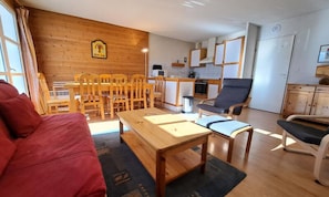 Apartment | Living area - Apartment in Flaine With Sauna & Ski Access (Araches-la-Frasse)