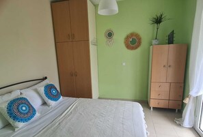 1 chambre, fer et planche à repasser, Wi-Fi, literie fournie