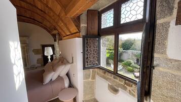 Deluxe Double Room, Park View | Soundproofing, iron/ironing board, free WiFi