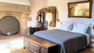 Deluxe Double Room, Garden View | Soundproofing, iron/ironing board, free WiFi