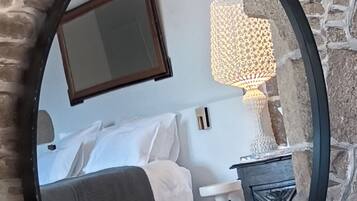 Deluxe Double Room, Garden View | Soundproofing, iron/ironing board, free WiFi