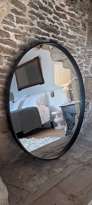 Habitación Deluxe doble, vistas al jardín | Sistema de insonorización, tabla de planchar con plancha, wifi gratis