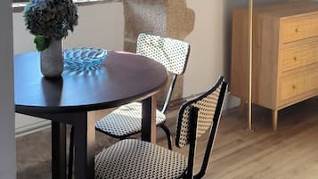 Deluxe Double Room, Garden View | Soundproofing, iron/ironing board, free WiFi