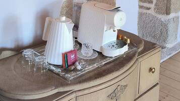 Deluxe Double Room, Park View | Soundproofing, iron/ironing board, free WiFi