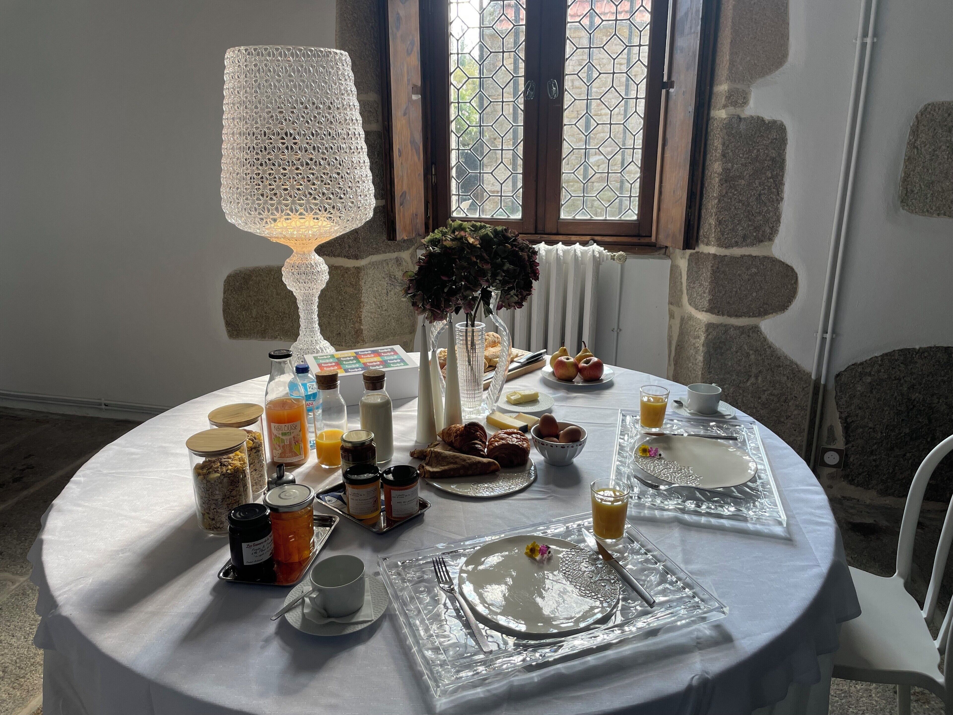 Frukostbuffé varje dag (EUR 18 per person)