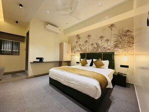 Superior Room - Hotel The Signature (Nashik)