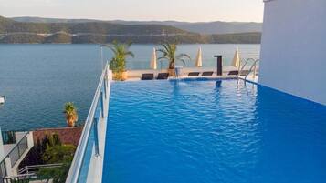 Piscine extérieure (ouverte en saison)