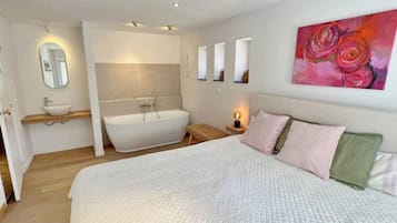 Villa | 4 bedrooms, individually furnished