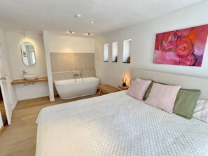 Villa | 4 bedrooms, individually furnished - Cozy Nature Chalet for 8 Guests (Rochefort)