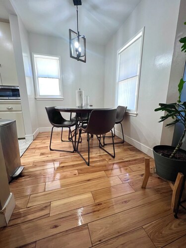 Charming 2-bedroom house 20 Minutes From Disneyland
