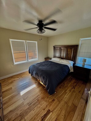 2 habitaciones, tabla de planchar con plancha, wifi y ropa de cama