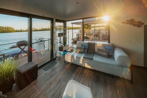 Mobile Home | Living room