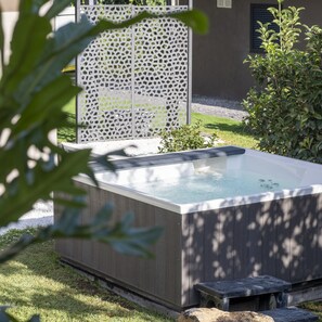 Studio, Balcony | Outdoor spa tub - Charming Studio in an Elegant Residence in Catania (Catania)