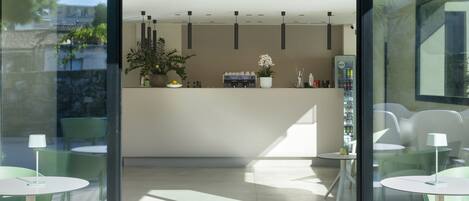 Studio, balcon | Restauration