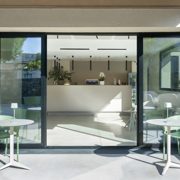 Studio, balcon | Restauration