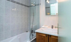 Apartment | Bathroom - 2-room Apartment With Cabin for 6 People (Pralognan-la-Vanoise)