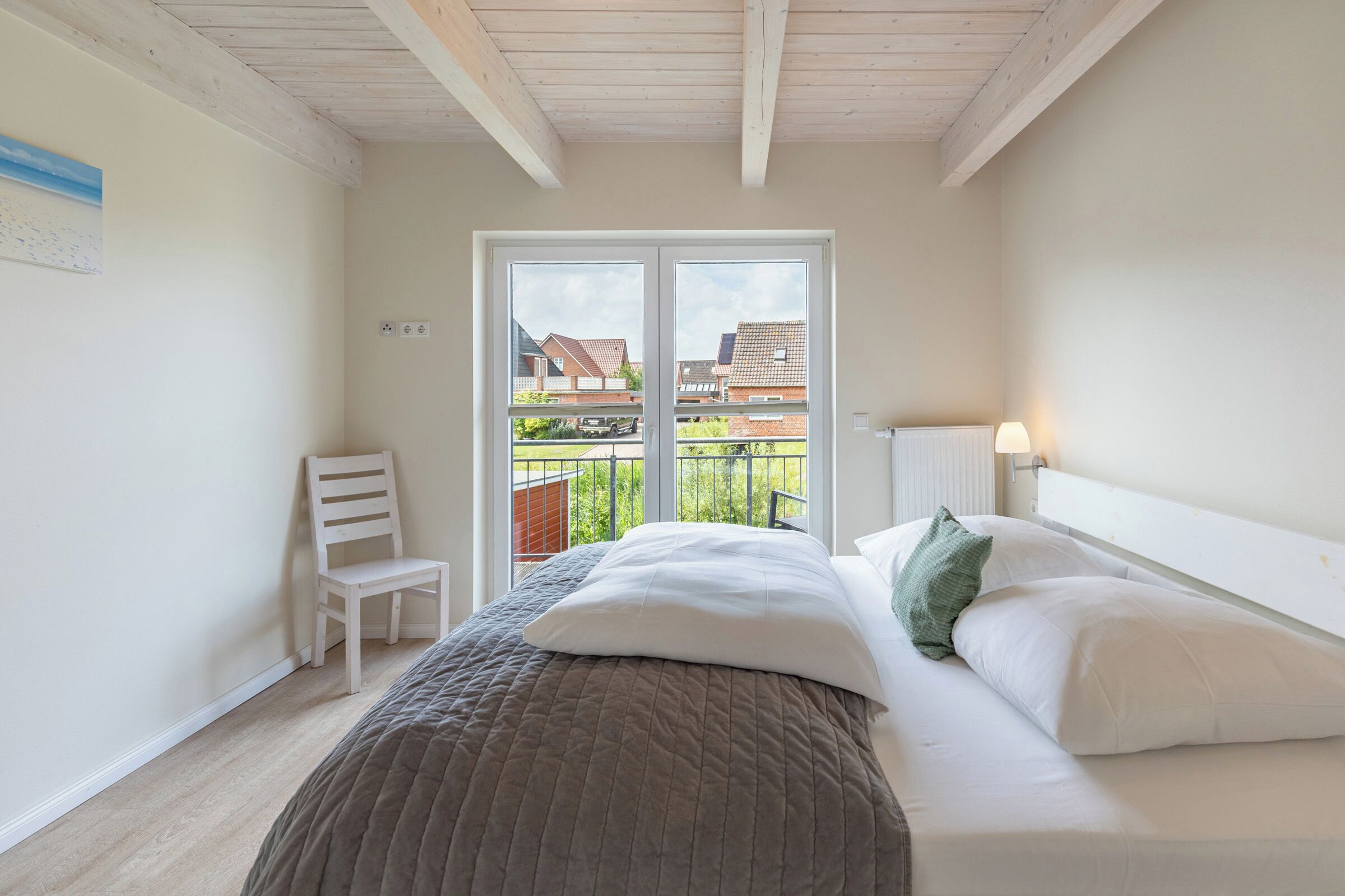 4 bedrooms, iron/ironing board, free WiFi