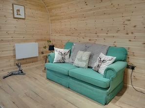 Een smart-tv en boeken