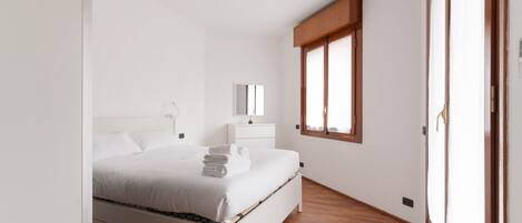 2 bedrooms, iron/ironing board