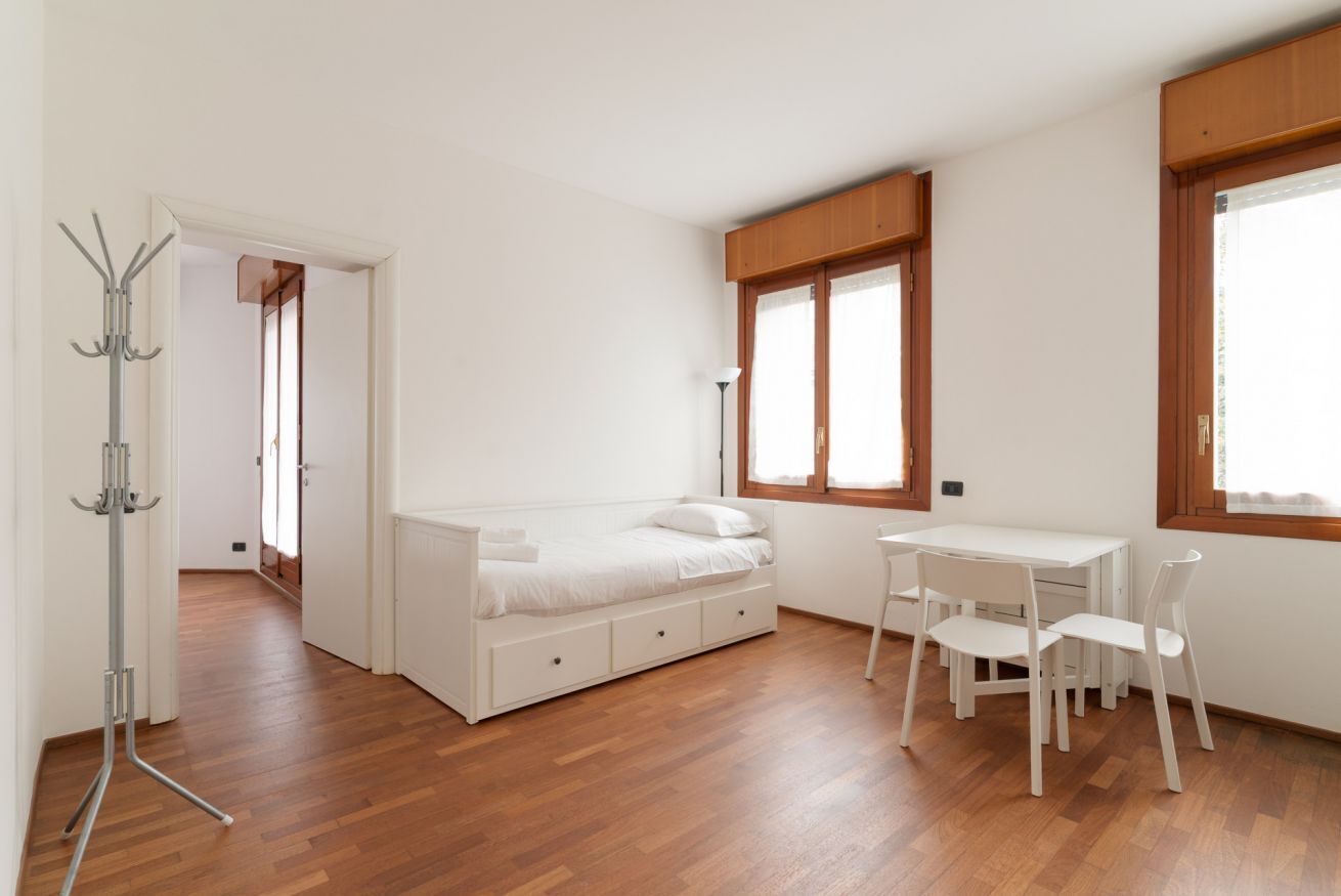 2 bedrooms, iron/ironing board