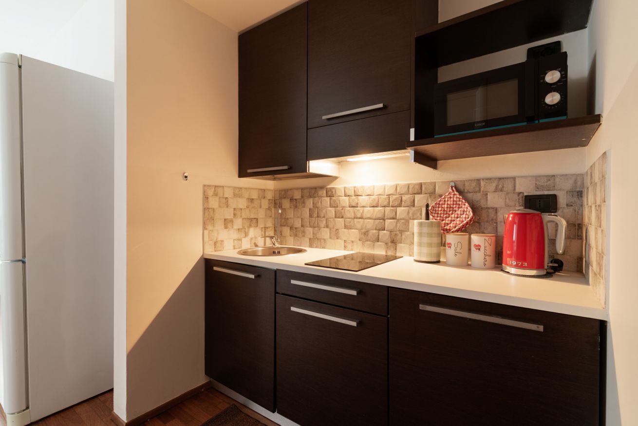 Kühlschrank, Mikrowelle, Geschirrspüler, Toaster