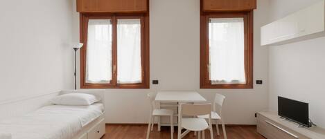 2 bedrooms, iron/ironing board
