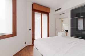 2 Schlafzimmer, Bügeleisen/Bügelbrett