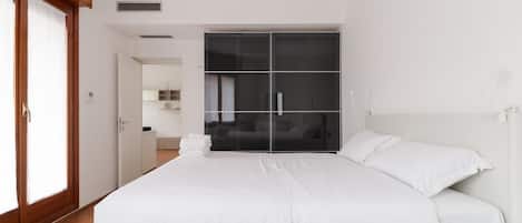 2 bedrooms, iron/ironing board