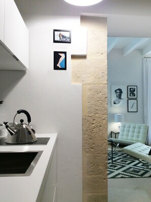 Fridge, microwave, oven, stovetop - Re Federico Boutique Hotel in the Heart of Ortigia (Siracusa)