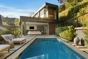 Außenpool, Liegestühle