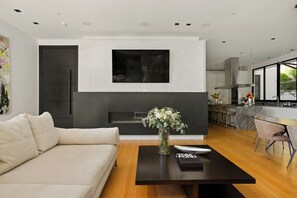 Luxury Villa, Multiple Beds, Pool Access, Mountain View (Belfast Estate) | Living area