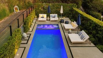 Outdoor pool, pool loungers