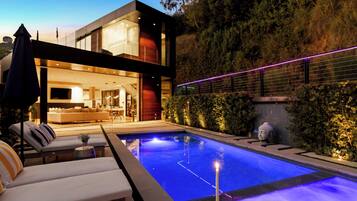 Outdoor pool, sun loungers