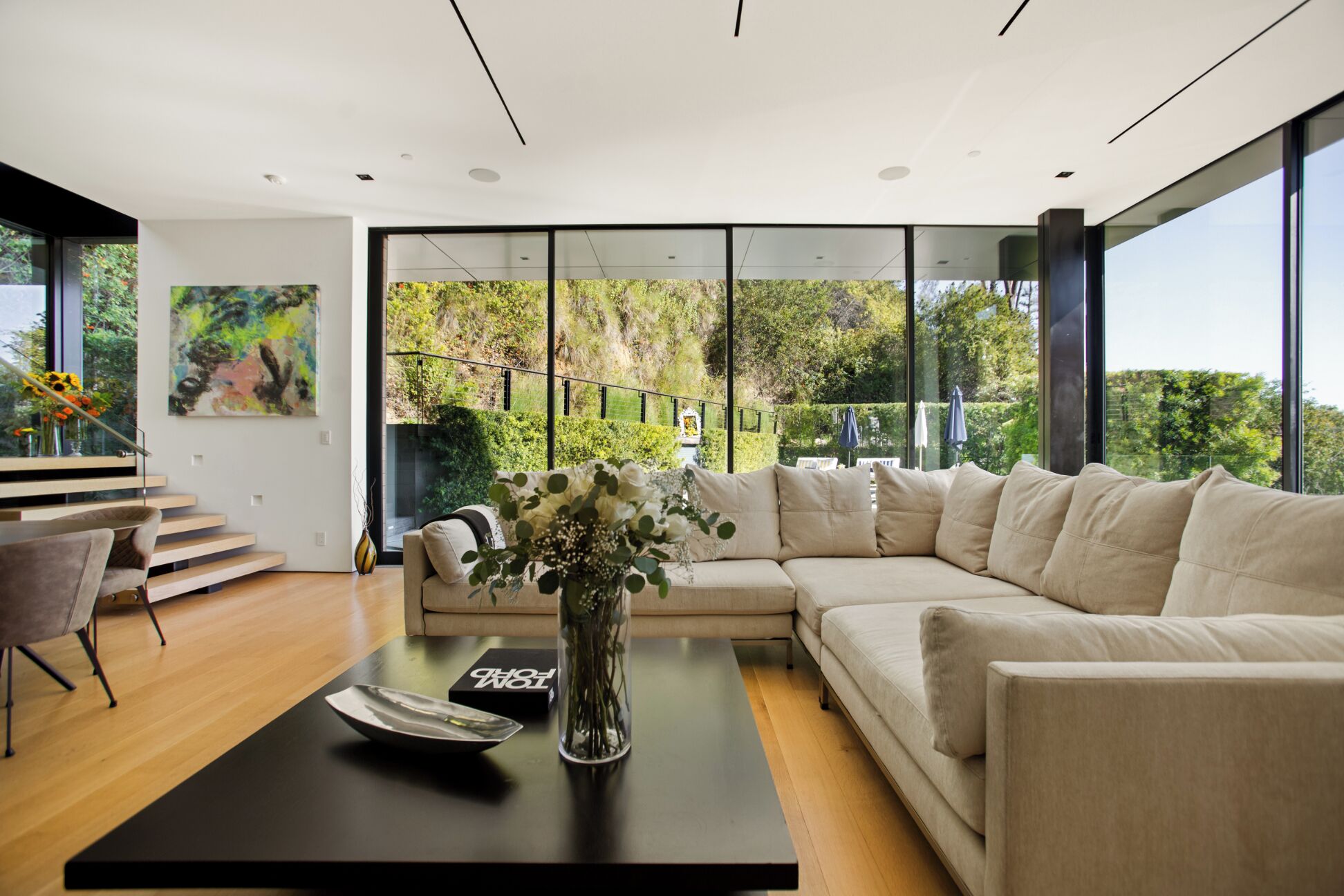 Luxury Villa, Multiple Beds, Pool Access, Mountain View (Belfast Estate) | Interior