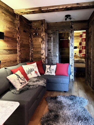 Cosy Ski in/ Ski out apartment in Courchevel 1550