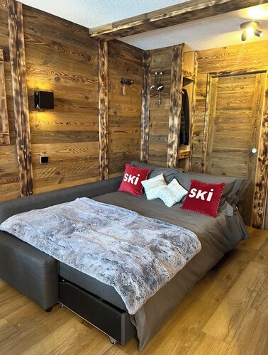 Cosy Ski in/ Ski out apartment in Courchevel 1550