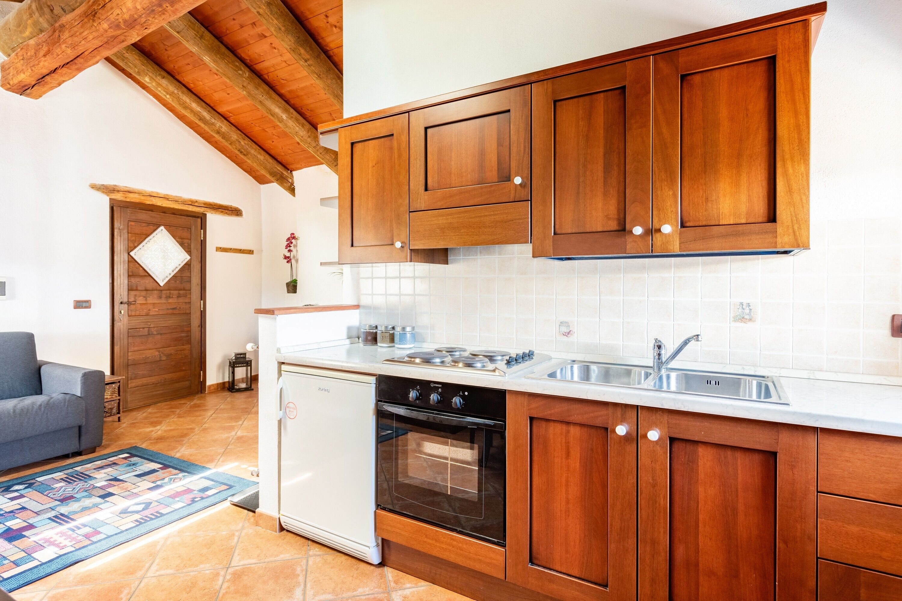 Kühlschrank, Ofen, Herdplatte, Wasserkocher