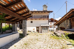 Exterior - Studio 'Sous Les Étoiles' with Mountain View and Balcony (Verrayes)