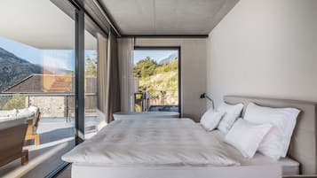 Minibar (con algunos artículos gratuitos) y caja fuerte