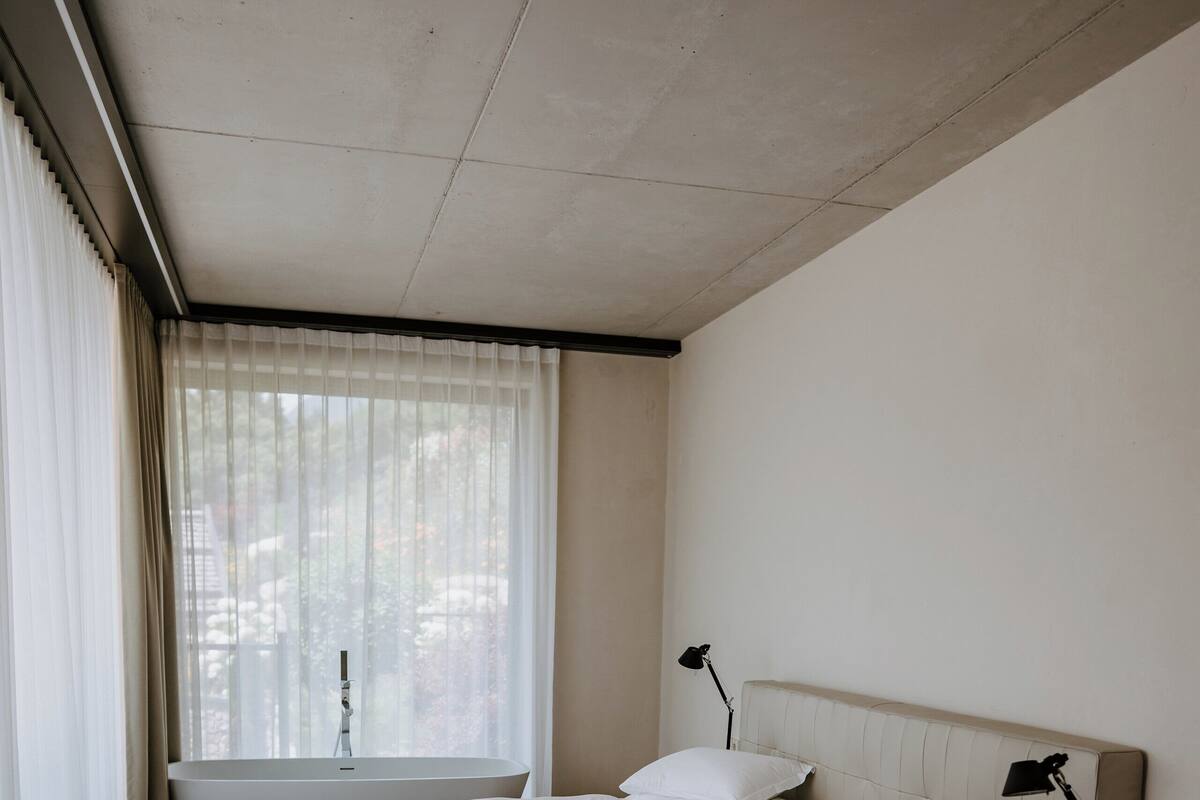 Villa – deluxe | Minibarvarer (inkludert), safe på rommet og lydisolert