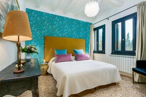 3 Schlafzimmer, Schreibtisch, Bügeleisen/Bügelbrett, Reisekinderbett