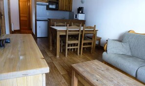 Interior - 3 Rooms With View of the Slopes (Bessans)