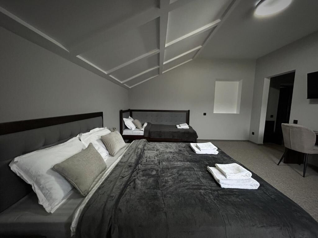 Chambre Triple Supérieure, vue piscine | Wi-Fi gratuit