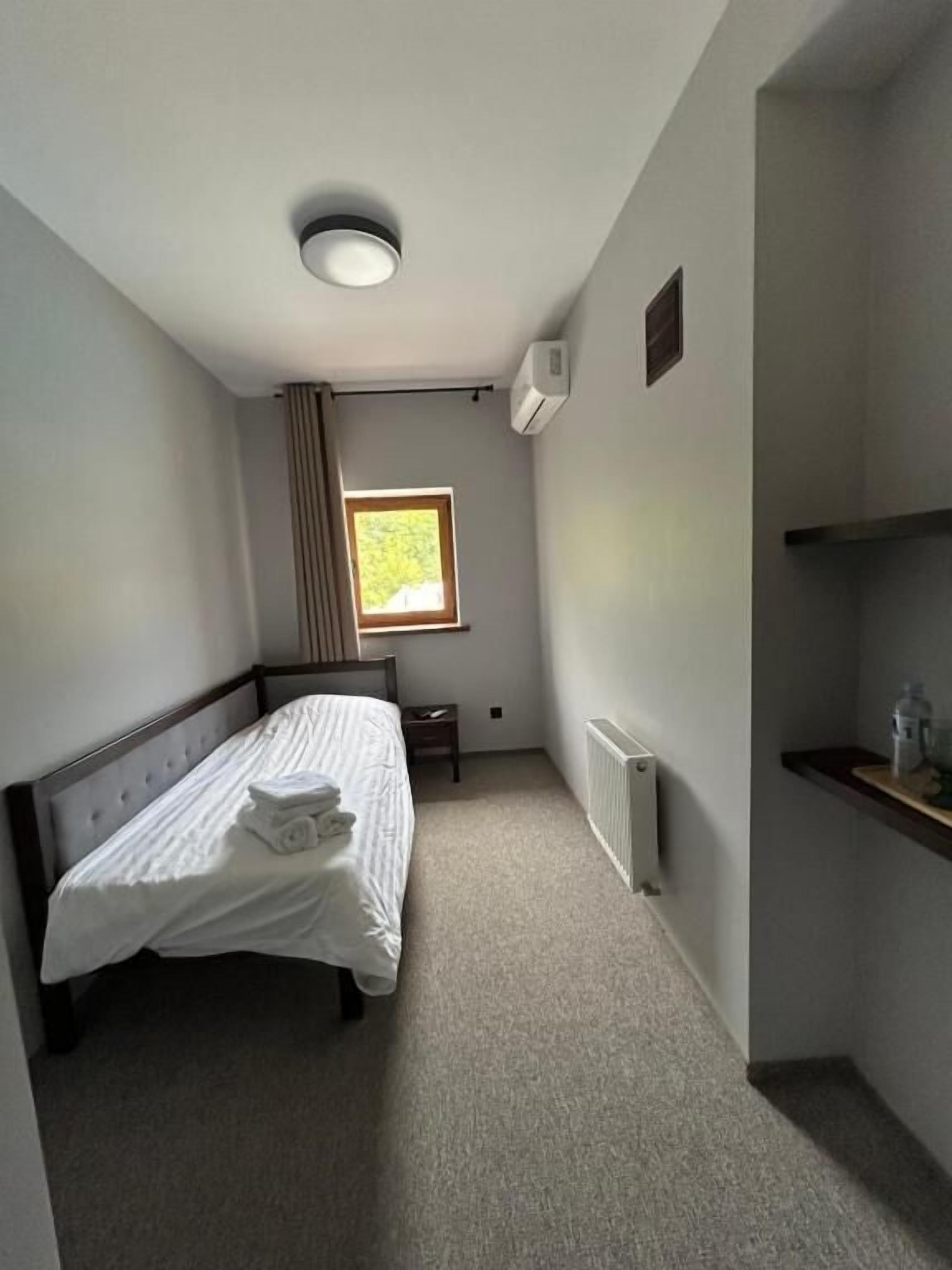 Chambre Simple Confort, vue piscine | Wi-Fi gratuit