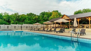 Sesongbasert utendørsbasseng