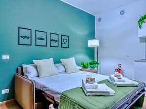 1 habitación, escritorio, tabla de planchar con plancha y wifi gratis 